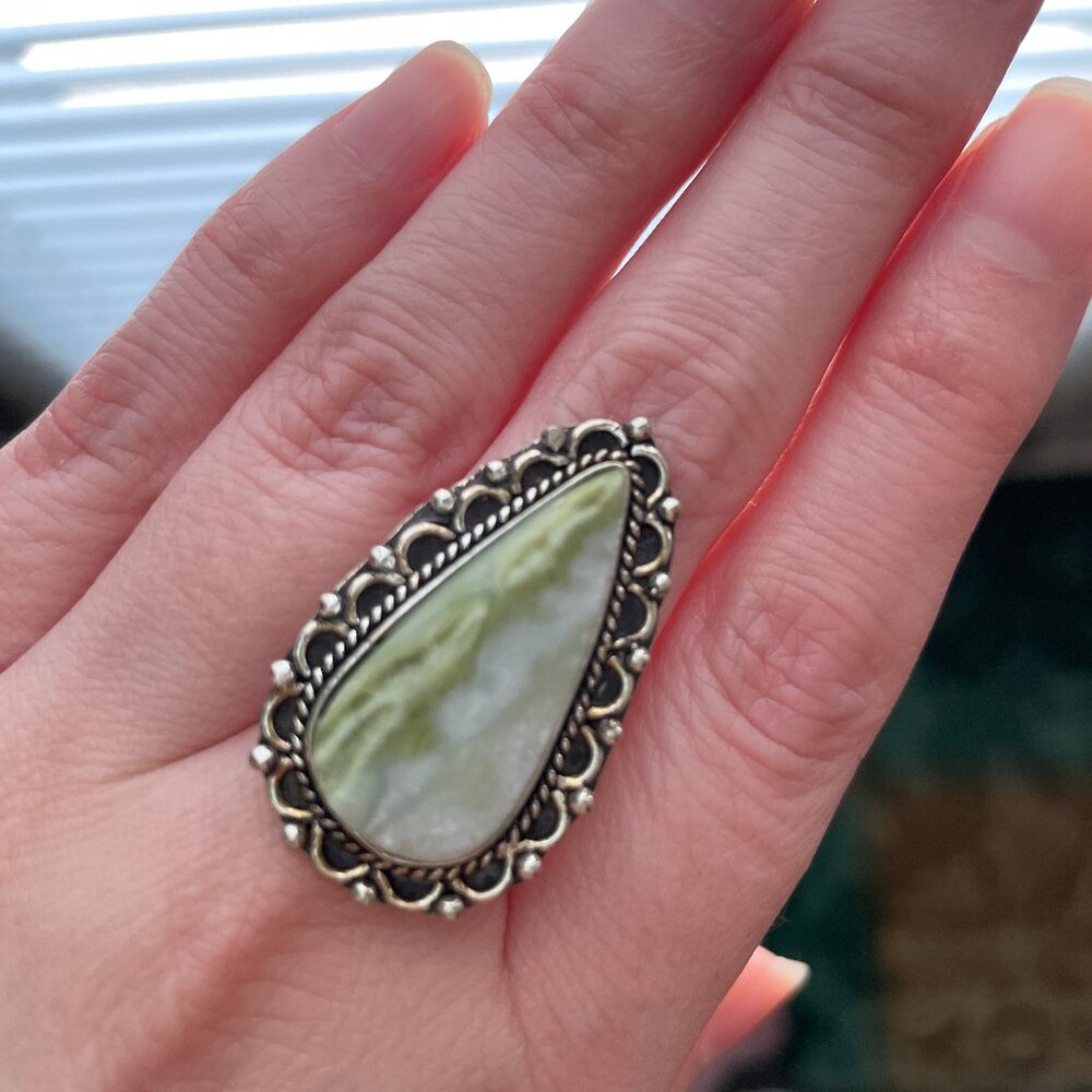 Size 9 green white jasper or agate crystal gemstone ring 1-1/4" silver statement